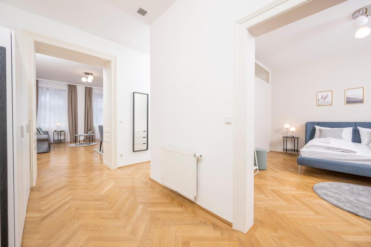 Luxury Suites Liechtenstein Vienna Esterno foto