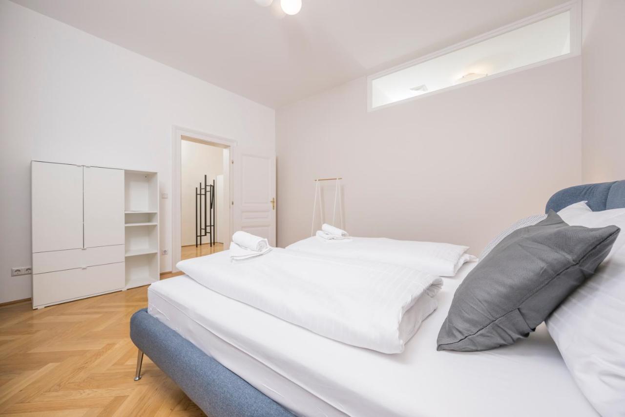 Luxury Suites Liechtenstein Vienna Esterno foto