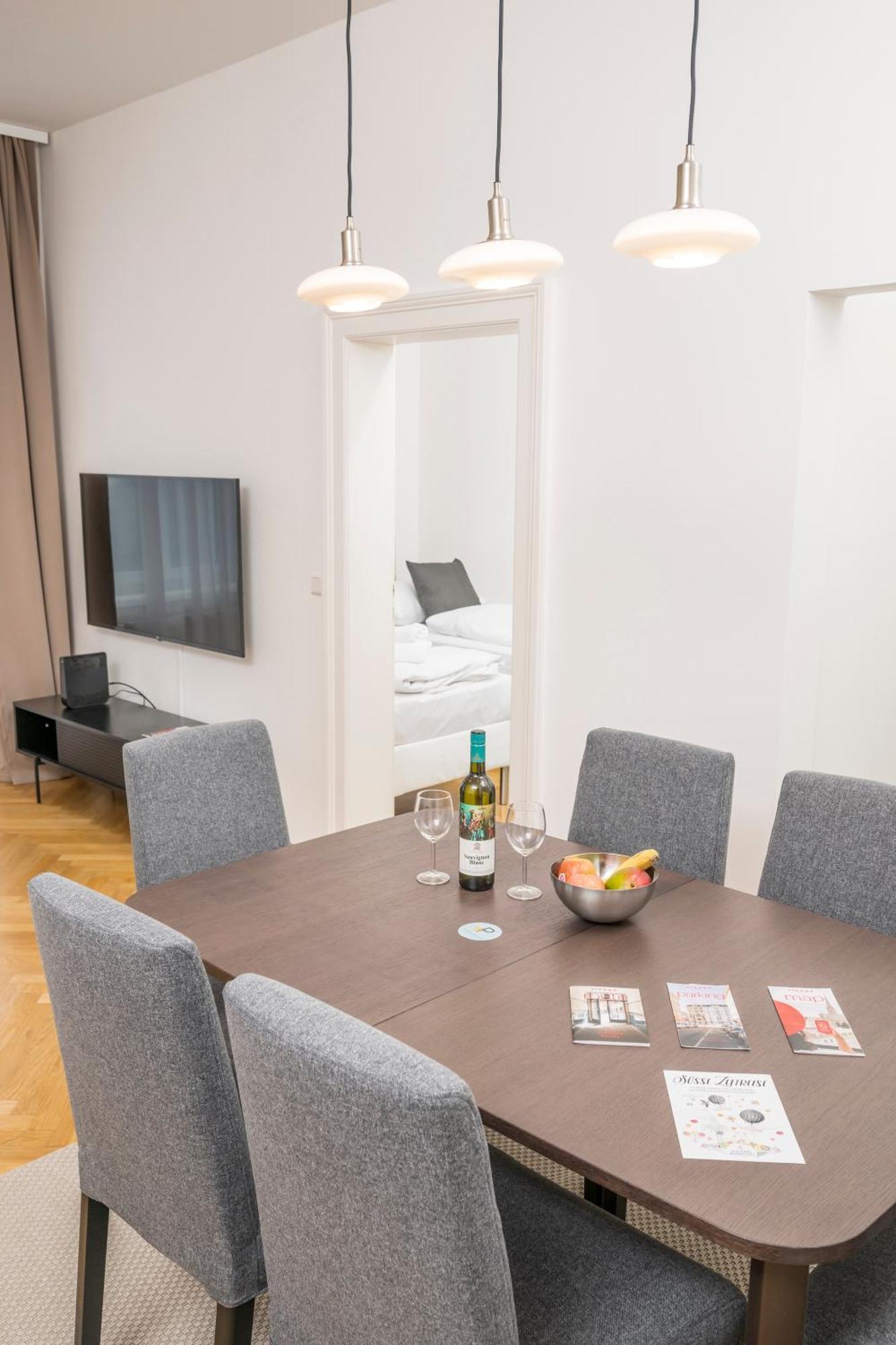 Luxury Suites Liechtenstein Vienna Esterno foto